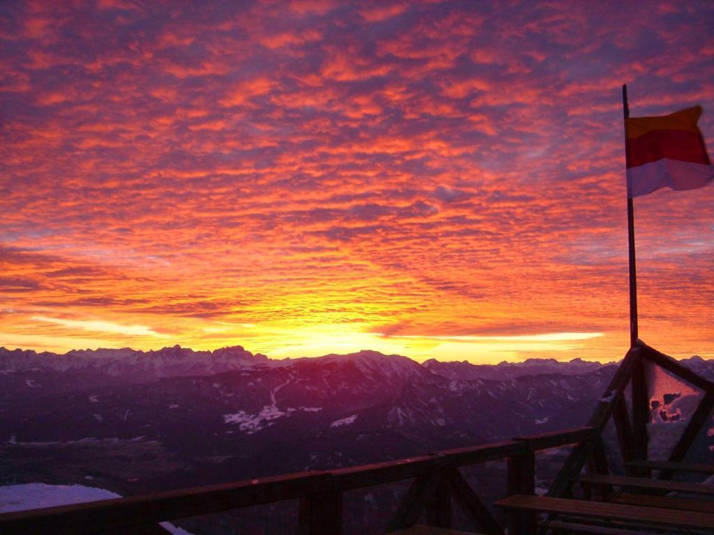 Alpinhotel Pacheiner トレフェン エクステリア 写真